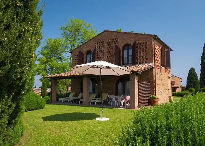 In Tuscany With Pool & Scenic Views